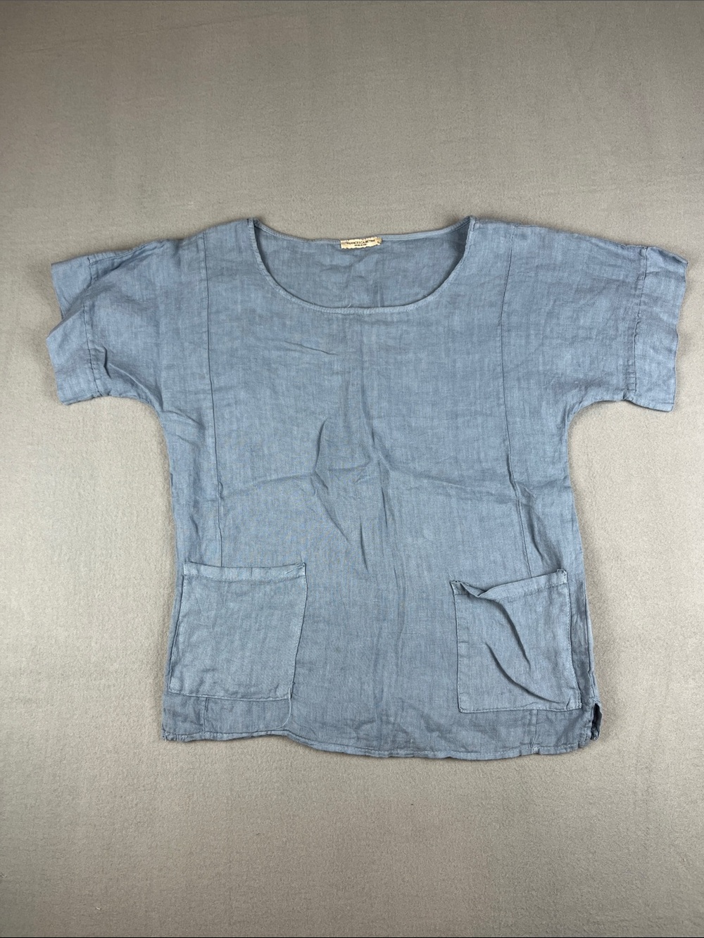 Francesca Bettini Light Blue Linen Short-Sleeve Pocket Top
Size: Large